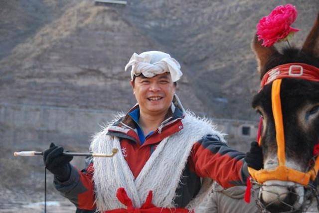 陕北农民头上带的白毛巾,原来还有这神奇的作用