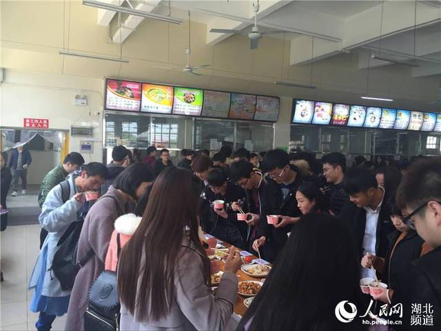 这次不是暗黑料理 高校食堂推40余道新菜免费品尝(组图)