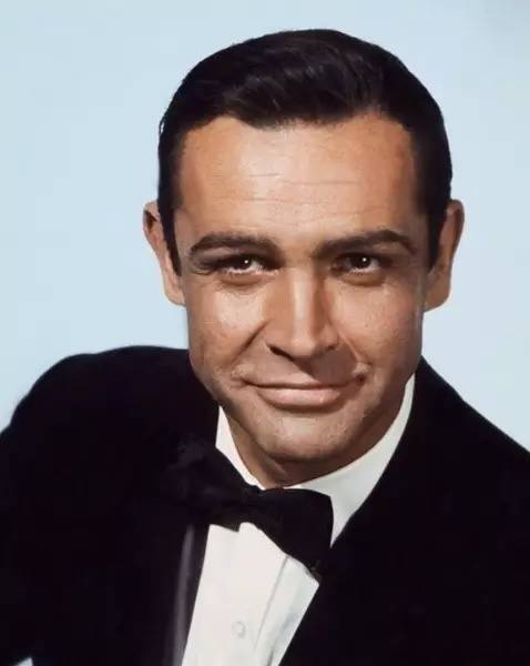 男主麦克是第一版007的饰演者 肖恩·康纳利