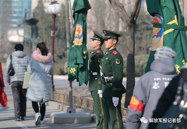 武警北京总队执勤官兵正在执勤