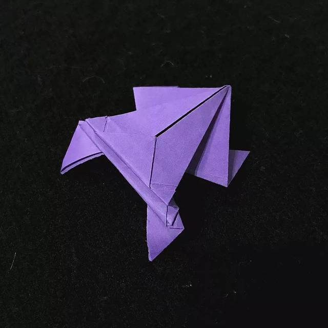 最简单的纸青蛙折法,看看能够跳多远(附视频)