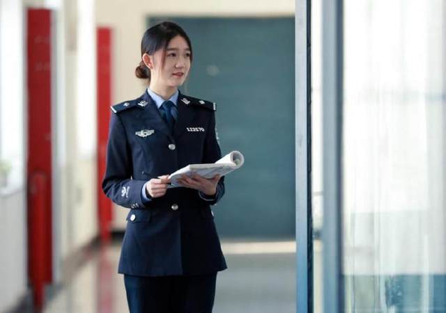 90后《穿警服的那些女孩儿》爱红妆,更爱武装!