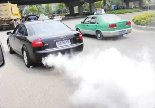 在日常用车过程中,排气管冒烟的现象相信大家都遇到过,那是不是排气