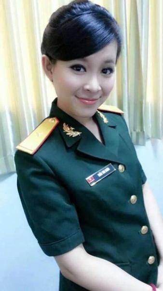 越南女兵军装秀美艳亚洲