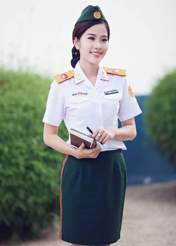 越南女兵军装秀美艳亚洲