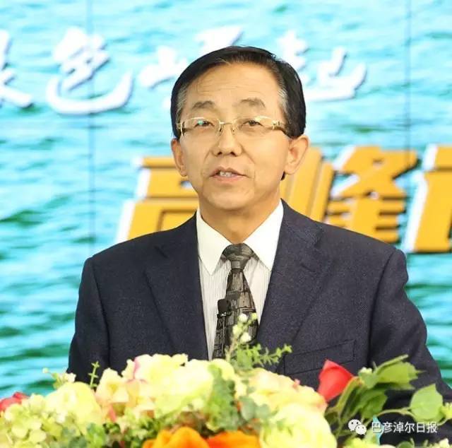 我是兆丰集团董事长杨兆霖,很荣幸本次论坛给我这个与大家共同分享的