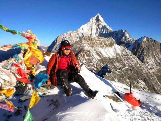 风向标登山队攀登过的山峰有: 北川插旗山攀登(登顶大峰) 九顶山太子