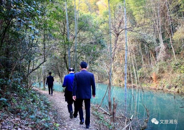 "白竺月形湾徒步游路线位于萍乡市湘东区白竺乡黄岗村,景区内有山有水