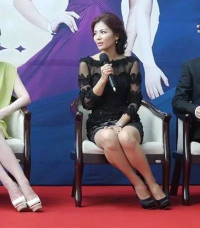 你看,刘涛2014年的腿让李菲儿笑成了表情包▼