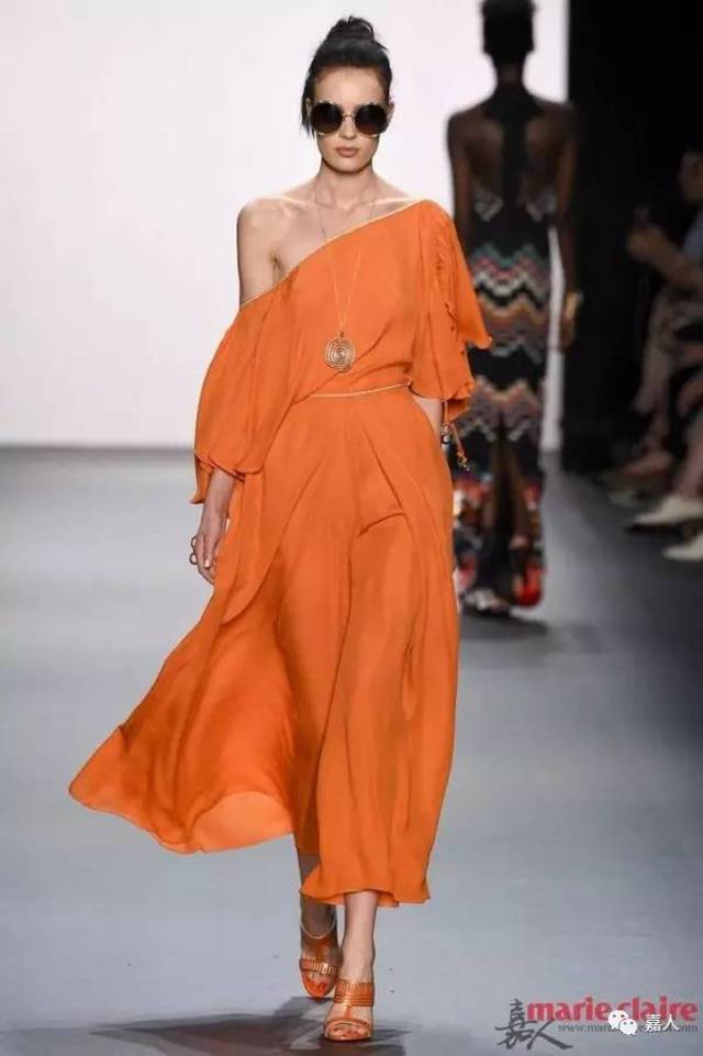 谁能想到橙色系竟然可以被你穿得这么时髦这么美