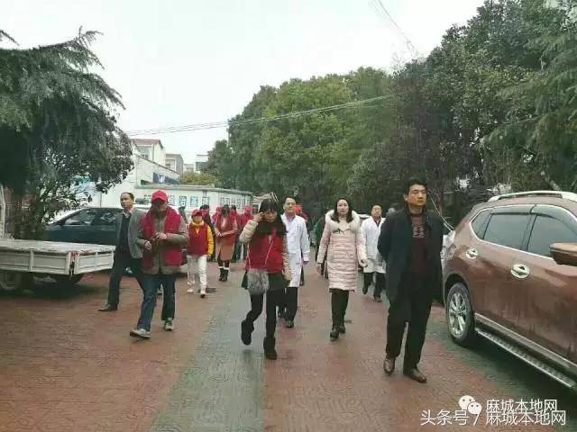 顺河镇换肾女孩高雯7个年头了,救助了铁肩父亲陈孔基,癌症妈妈谢朝霞