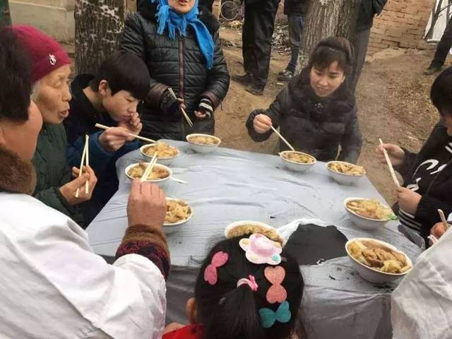豫北村宴:过去"一席44个菜",现在"一碗烩菜一个馍"