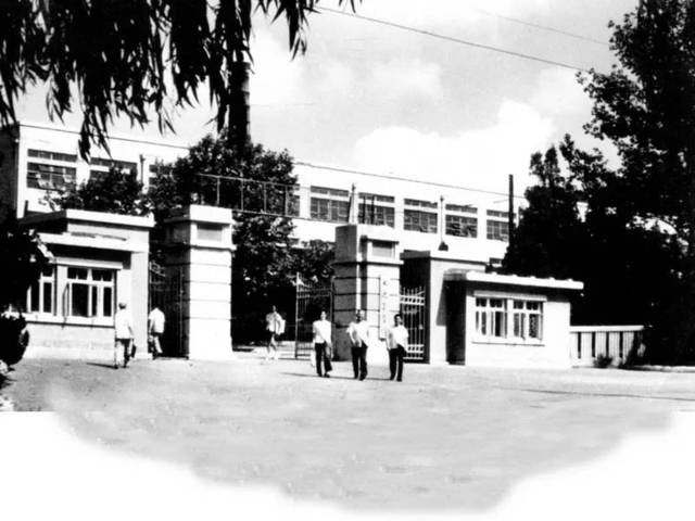 大连医科大学 创建于1947年5月4日,时称关东医学院,是我党为适应人民