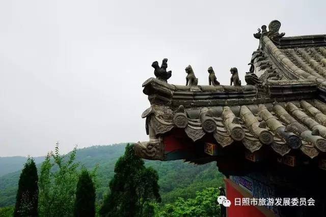 驻龙山位于日照新市区,大学城北,面向大海.