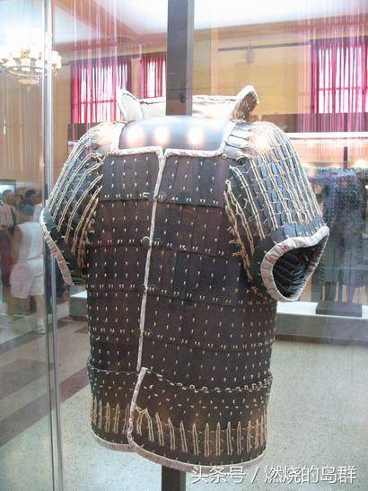 汉朝步兵盔甲武器均有出土实物,上图为内蒙古呼和浩特二十家子汉代