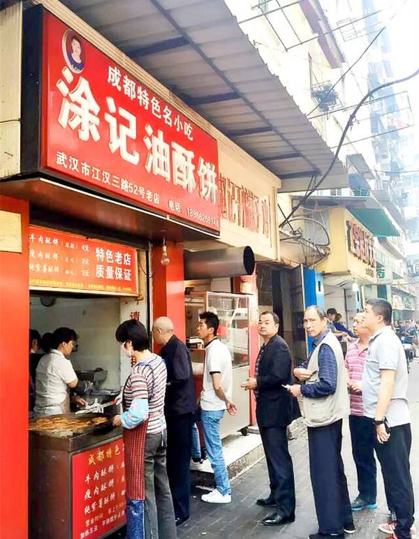 虽然店面小,但饼子都是 现煎现烤,不加添加剂,口碑很好.