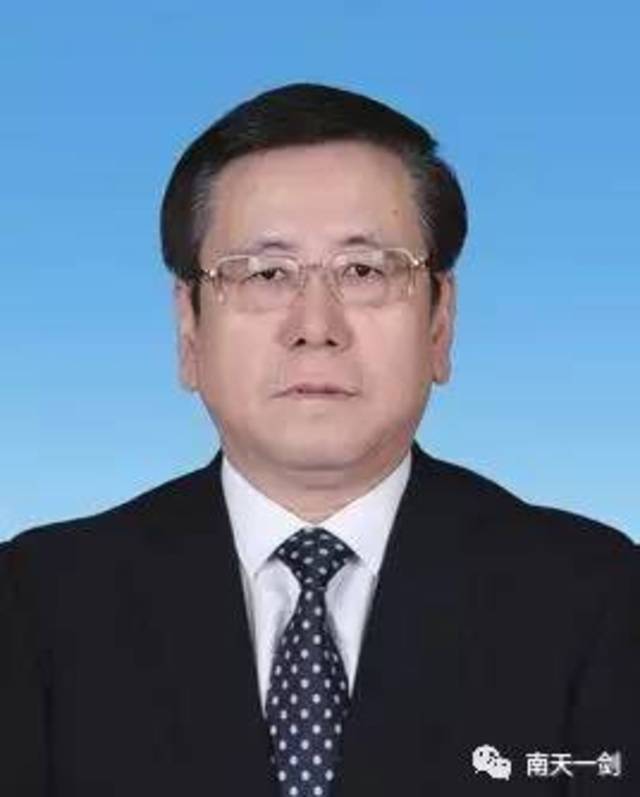 王凯,男,汉族,1962年7月生,河南洛阳人,1984年12月加入中国共产党