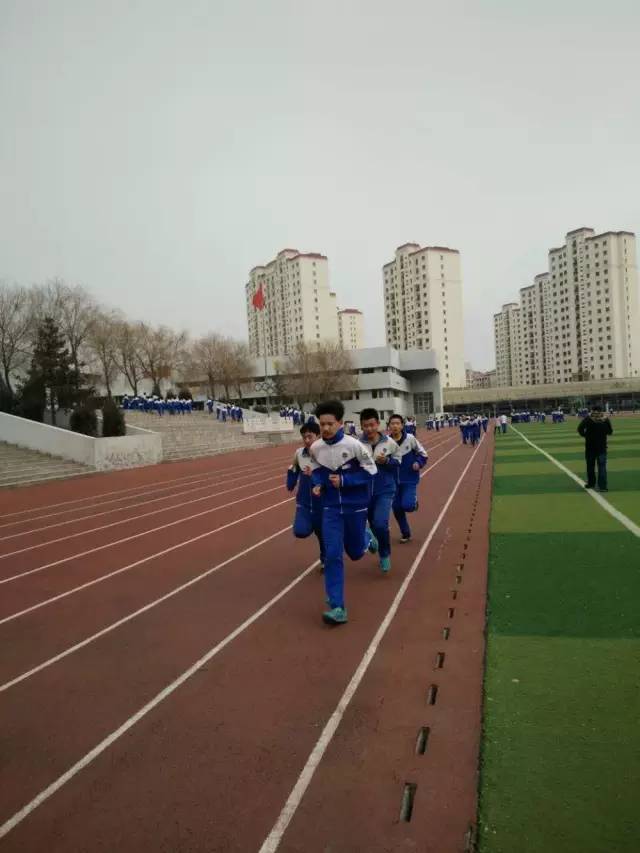 背越式跳高教案范文_背越式跳高技术教案_背越式跳高