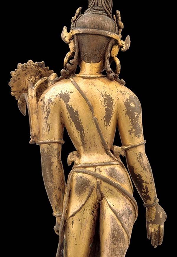 观音菩萨(bodhisattva avalokiteshvara) 14世纪,尼泊尔,铜鎏金嵌宝石