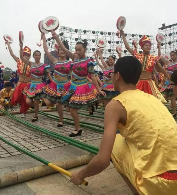 除了武鸣,在南宁市区同样可以感受到浓浓的三月三节日氛围!