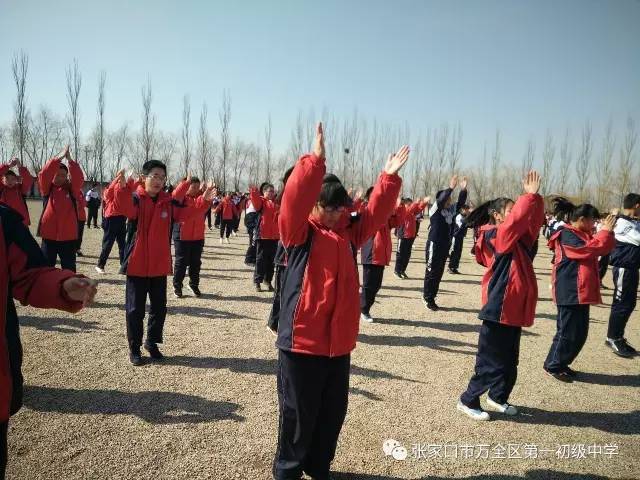 我是张晓颖,我是赵雨丽,我们是张家口市万全区第一初级中学178班的