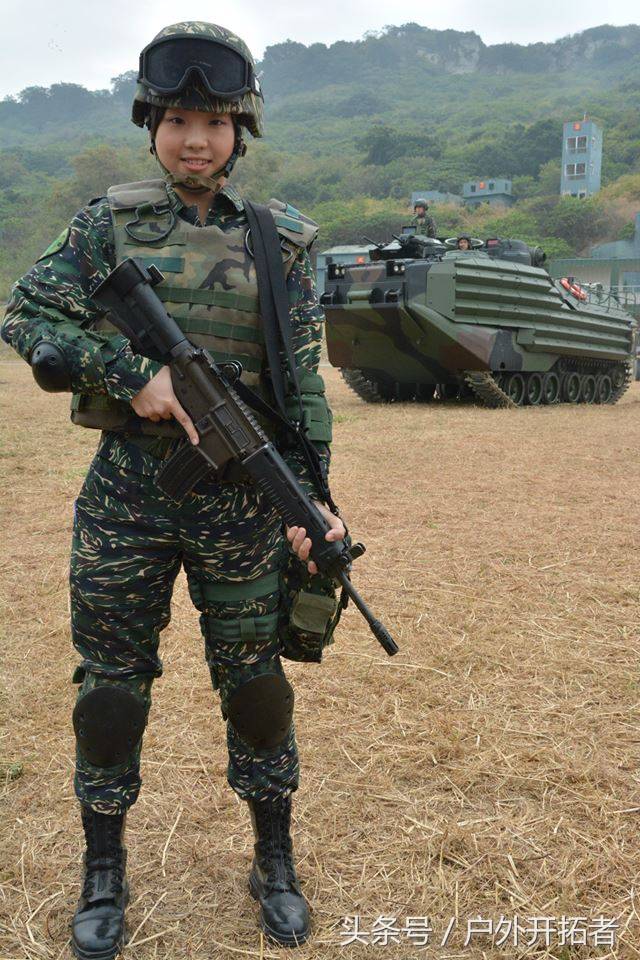 台湾陆战队女兵手中的t91步枪