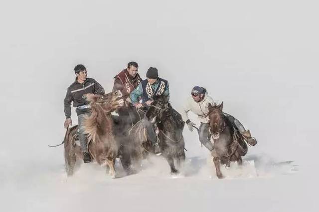 马背上的民族——哈萨克人