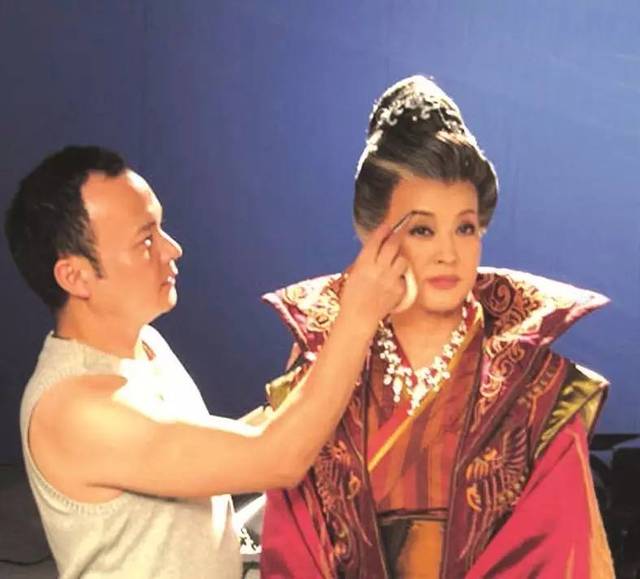 《武则天》里刘晓庆的妆容,就是出自毛戈平之手