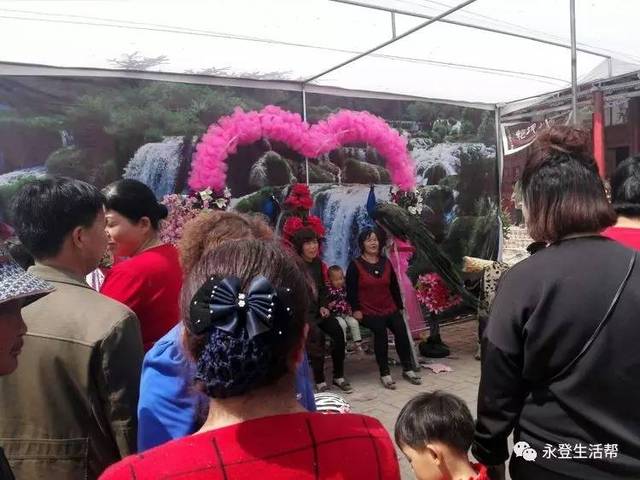 永登红城清明山庙会现场精彩呈现