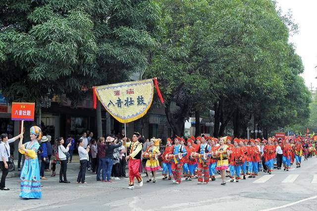 南宁市蒲庙镇举办花婆节大巡游