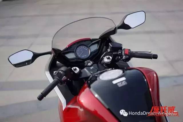 honda vfr1200f:没有离合把手的摩托车怎么骑?