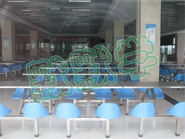 徐州工程学院的食堂外景 徐州工程学院的宿舍分两个校区,城南校区和