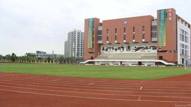 番禺校区↑ 目前有一校五校区: 公办学校有广州市铁一中学(越秀和