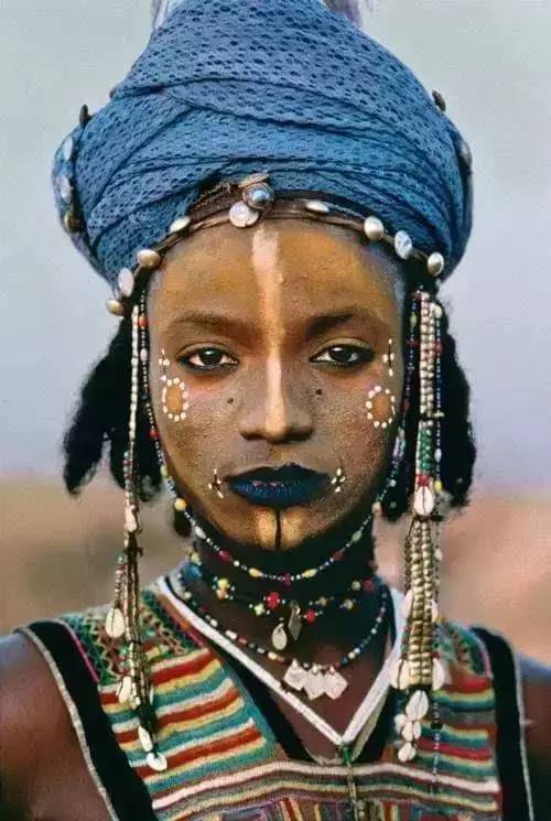 非洲人民的审美力,你只能眯起眼睛看