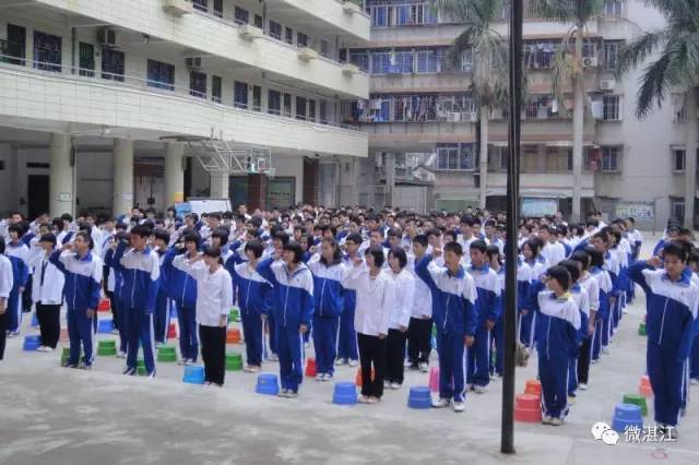 教育厅说湛江学生的校服以后自己做主!