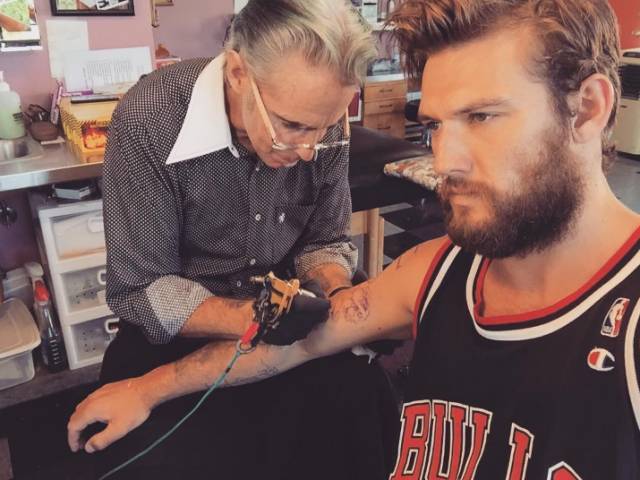 纹身丨「单针纹身」第一人,贝克汉姆父子纹身都出自