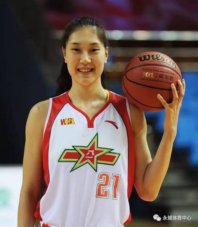 2011年8月,在24届亚洲锦标赛上帮助中国女篮获得了冠军