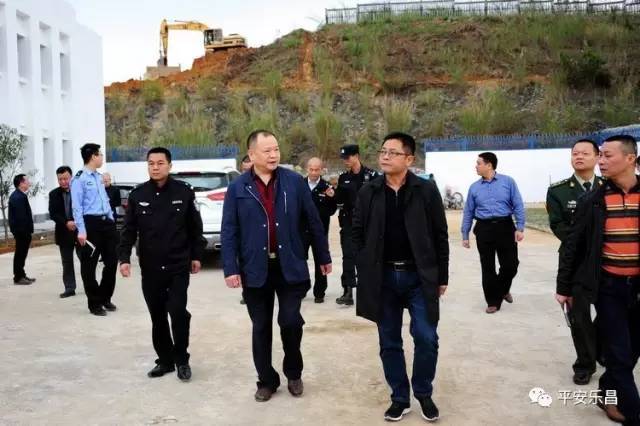 李桂平副市长到乐昌东站现场办公部署安保工作