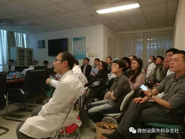 解放军总医院泌尿外科第11期journal club《机器人助手修炼日志》