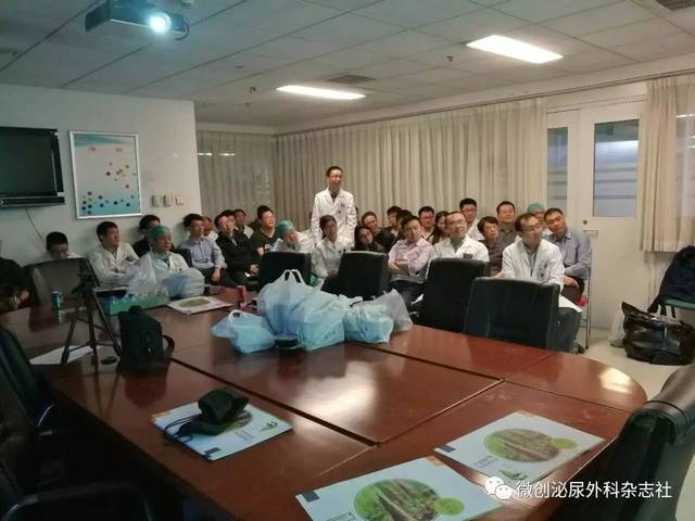 主持人马鑫主任谈起了他在早年作为腹腔镜助手时的体会,他是张旭教授