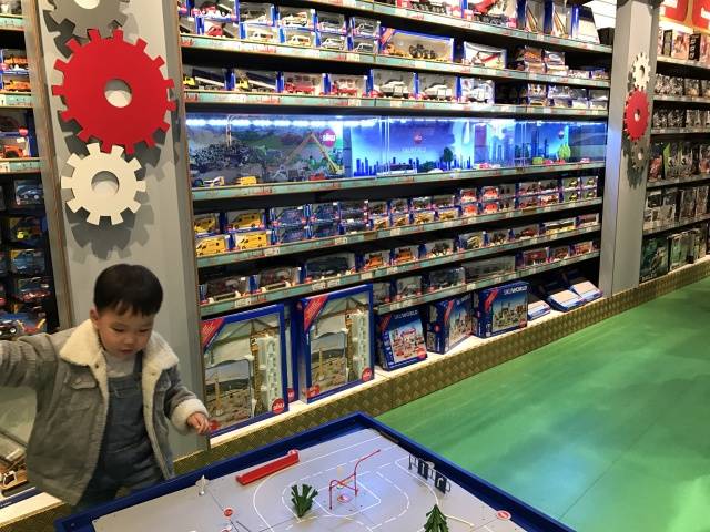 去南京 | 那家让孩子疯狂的英国百年玩具店hamleys,我