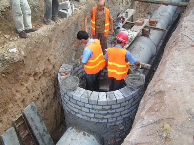 管道安装:给水管道采用pe管热熔或电熔连接,排水管道采用预制混凝土