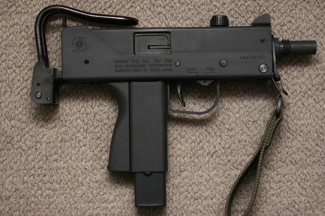 一款紧凑小型冲锋枪:英格拉姆m11冲锋枪