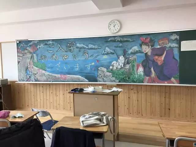 堪比电影画面:日本新生入学祭再现逆天黑板报神作!