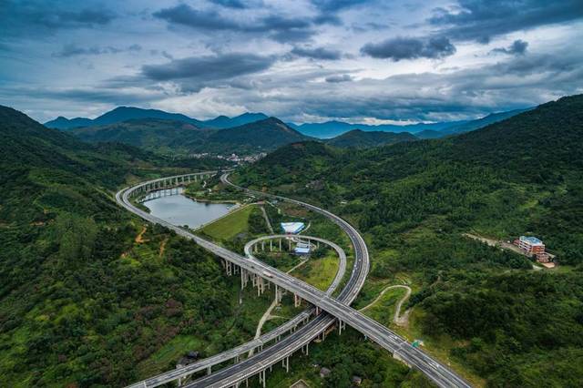 泉三高速公路