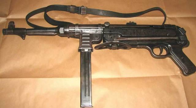 二战期间德国陆军的标配mp40冲锋枪,总计生产了120万支