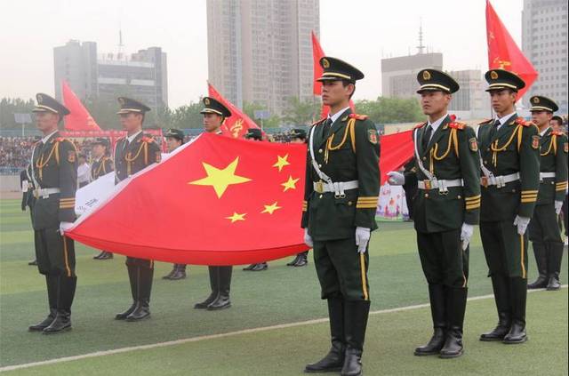 专访中队长田石磊说道 ,每周的早晨和晚上他们都要定时训练,风雨无阻