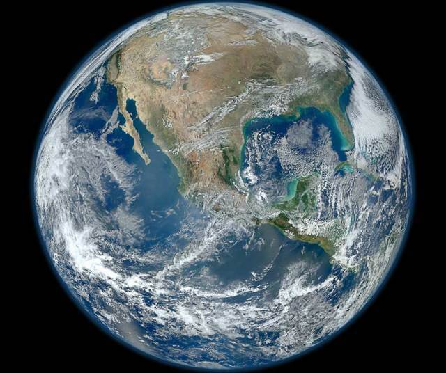 图为2012年1月4日,地球观测卫星"苏奥米npp"拍摄的地球全景图.