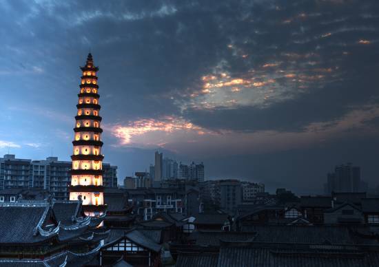 文峰塔又名南塔,位于重庆大足区龙岗镇南面南山,始建于清同治十二年