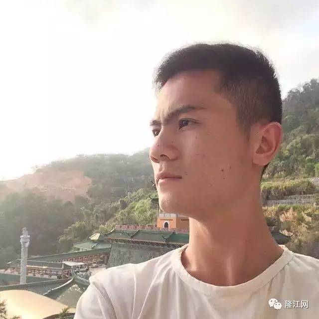 封面人物 敬请关注 真实姓名:陈水涛 真实年龄:23 性别:男 身高:170